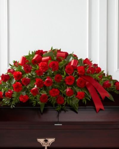 <p>Celebrate a life lived with love and strength through this striking casket spray, a rich arrangement of red blooms that honors the memory of someone deeply cherished. Designed to rest atop the casket, this bold and elegant spray conveys deep affection, heartfelt remembrance, and lasting respect.</p>