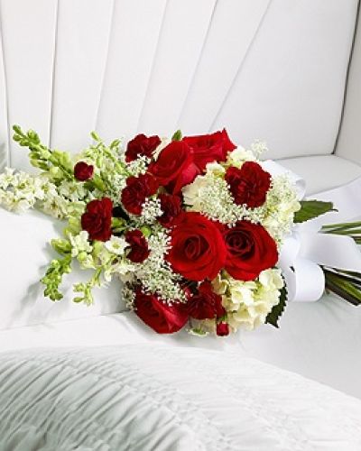 <p>Honor your loved one with a final gesture of beauty and elegance through this delicate casket adornment. Designed to rest gently on the casket, it adds a refined accent to the service while expressing heartfelt love and remembrance.</p>